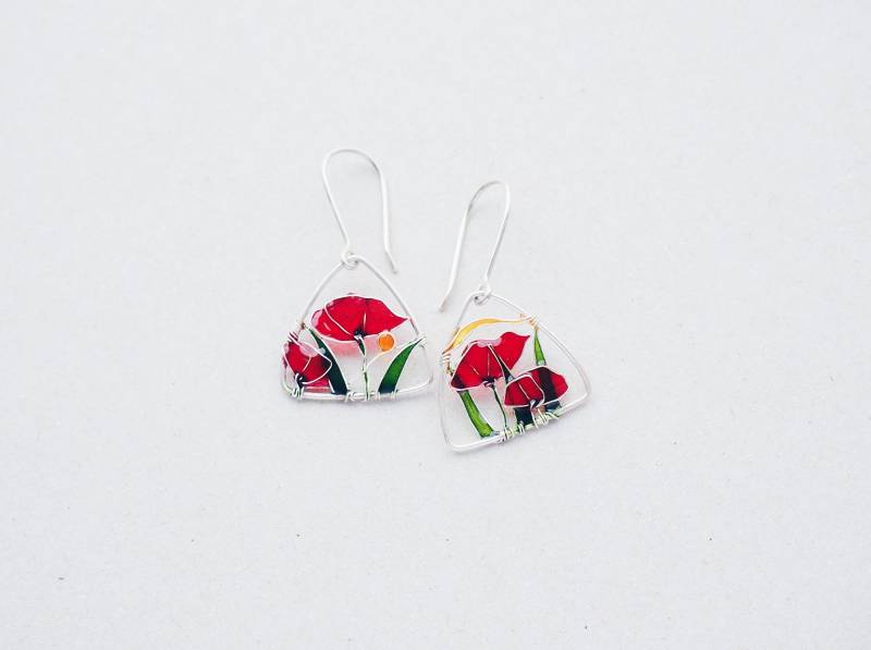 Rote Mohnblumen Ohrringe Von Kuklastudio. Dreieck Form Blumen Ohrringe. Bunter Mohnblumenschmuck. Rot Silber Frühlingsschmuck von KUKLAstudio