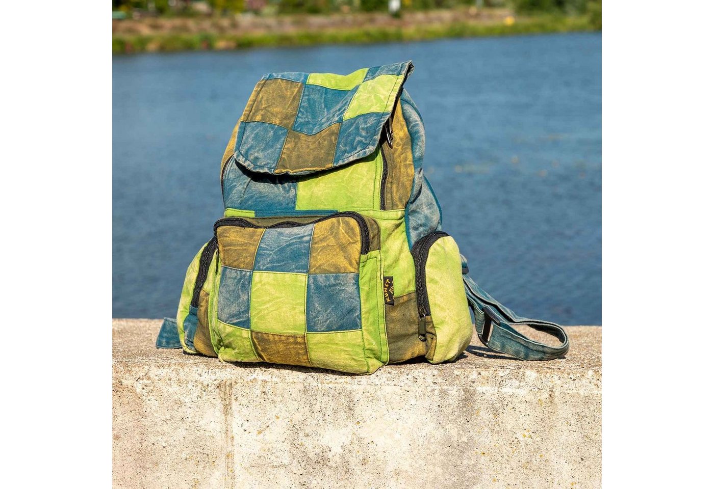 KUNST UND MAGIE Daypack Bunt Hippie Patch Rucksack No Waist Stonewashed Nepal Fair KUNST UND MAGIE Daypack Bunt Hippie Patch Rucksack No Waist Stonewashed Nepal Fair von KUNST UND MAGIE
