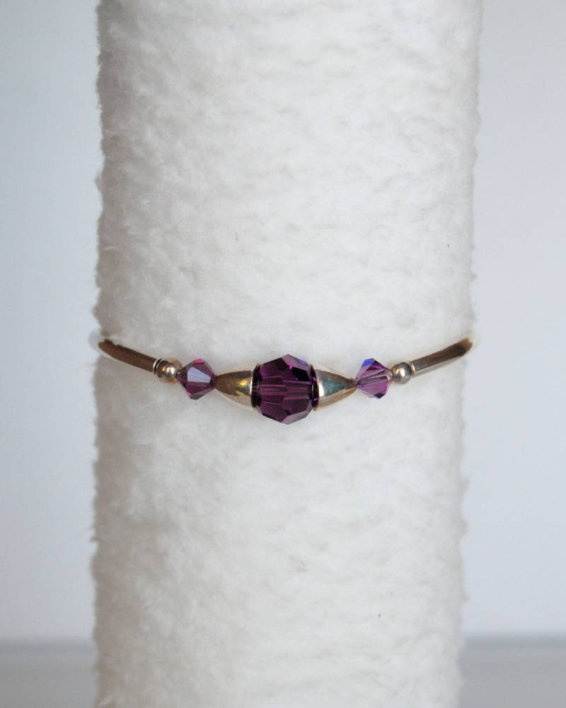 Amethyst Swarovski Kristall Februar Birthstone Moderne Verstellbare Stapel Armbänder Für Brautjungfern, Mütter Und Geburtstag Mädchen von KVRJewelry