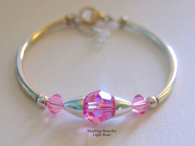Leichte Rose Swarovski Kristall Oktober Birthstone Moderne Verstellbare Stapel Armbänder Für Brautjungfern, Mütter Und Geburtstag Mädchen von KVRJewelry