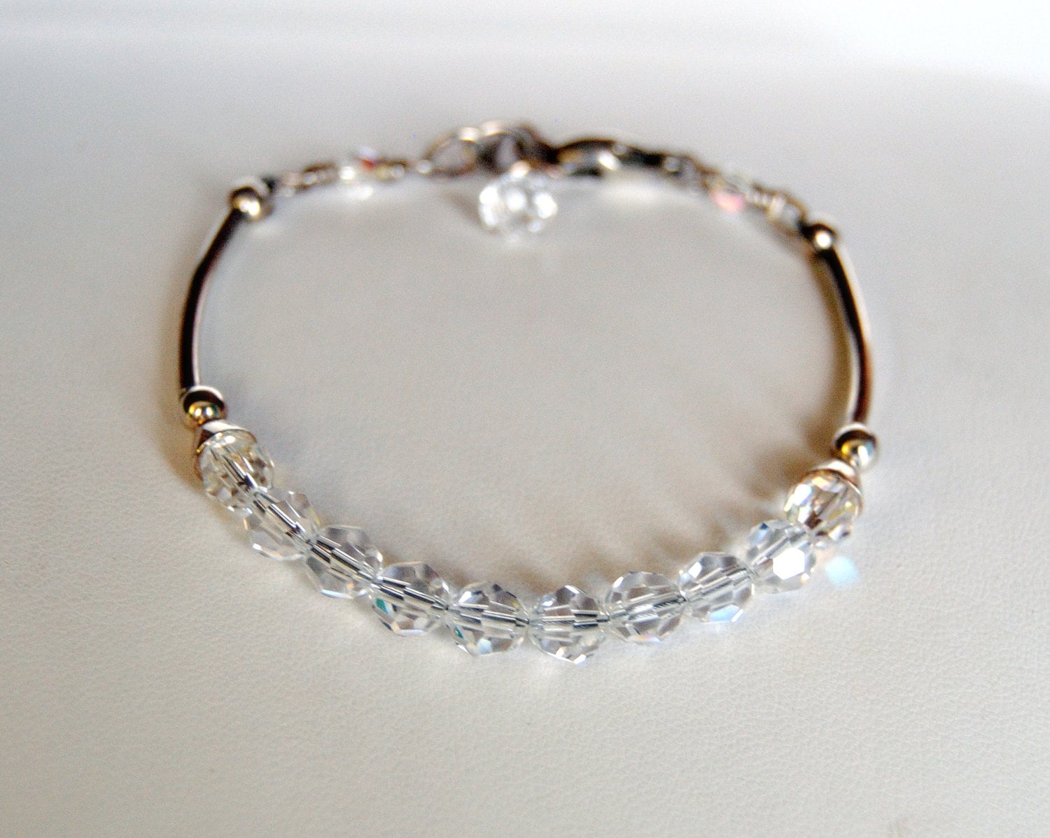 Swarovski "Crystal" April Birthstone Verstellbarer Armreif & Stapelarmband Für Brautjungfern, Mammen, Sistas Und Geburtstagskinder von KVRJewelry