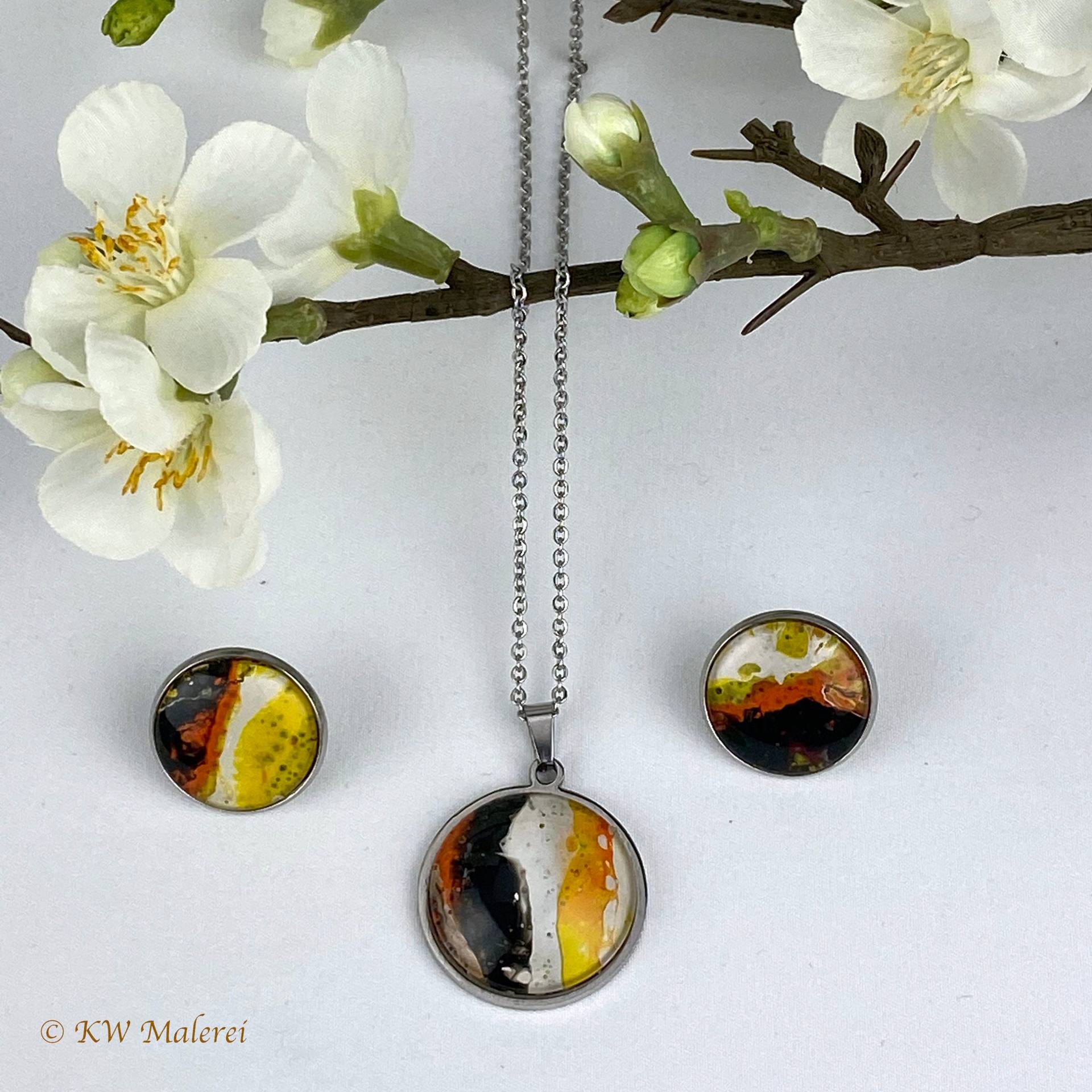 Edelstahlkette Mit Anhänger | Acryl Pouring Kunstwerk Und Ohrringen | Ø20 Mm Stecker Im Set - Unikat Edelstahlkette Mit Anhänger | Acryl Pouring Kunstwerk Und Ohrringen | Ø20 Mm Stecker Im Set - Unikat von KWMalerei