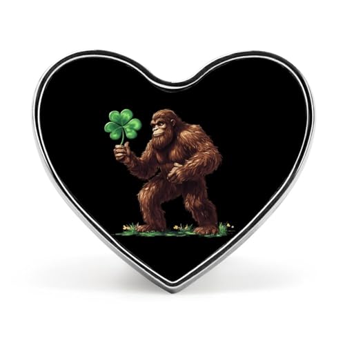 Bigfoot Sasquatch Shamrock Irish Proud Heart Revers-Krawattennadeln Lustige Brosche Anstecknadel Knopf Abzeichen Hut Kleidung Zubehör für Männer Frauen Bigfoot Sasquatch Shamrock Irish Proud Heart Revers-Krawattennadeln Lustige Brosche Anstecknadel Knopf Abzeichen Hut Kleidung Zubehör für Männer Frauen von KWQDOZF
