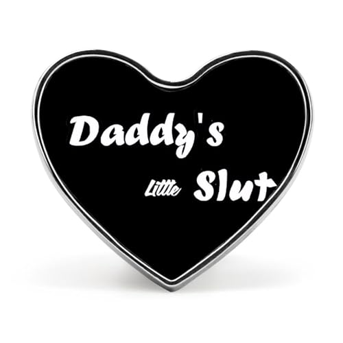 Daddy's Little Slut Herz-Revers-Krawattennadeln, lustige Brosche, Anstecknadel, Knopf, Abzeichen, Hut, Kleidung, Zubehör für Männer und Frauen Daddy's Little Slut Herz-Revers-Krawattennadeln, lustige Brosche, Anstecknadel, Knopf, Abzeichen, Hut, Kleidung, Zubehör für Männer und Frauen von KWQDOZF