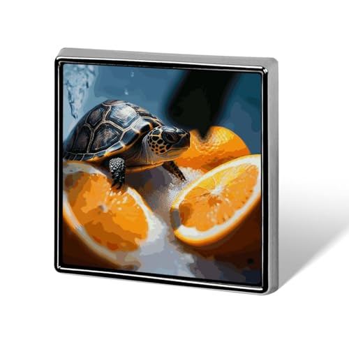 Quadratische Brosche aus Aluminiumlegierung, Schildkröten, die aus Orangen auftauchen, modische Anstecknadeln, Dekoration für Männer und Frauen, Rucksäcke, Kleidung, Jacken, Geschenk von KWQDOZF