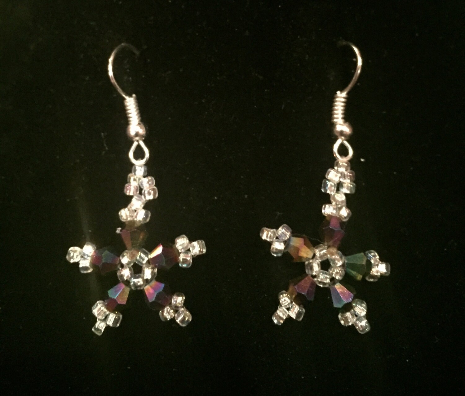 Die "Frosted Plum" Handperlen Swarovski Kristall Ohrringe Die "Frosted Plum" Handperlen Swarovski Kristall Ohrringe von KWcouture