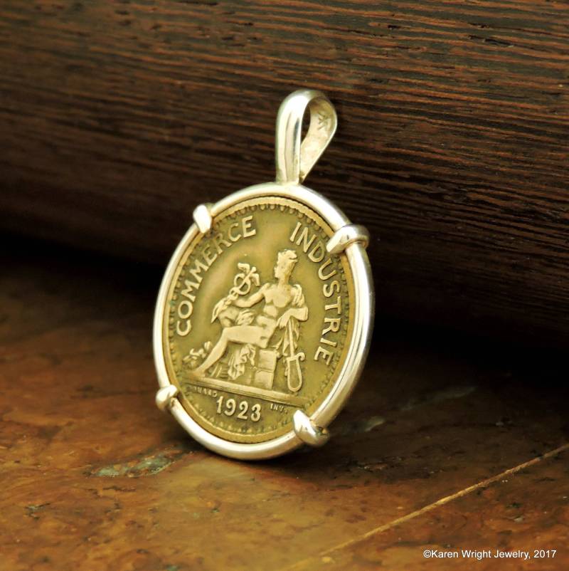 Frankreich Münzen Schmuck Mit Vintage 1 Franc Münze in Handgefertigten Anhänger Frankreich Münzen Schmuck Mit Vintage 1 Franc Münze in Handgefertigten Anhänger von KWrightJewelry