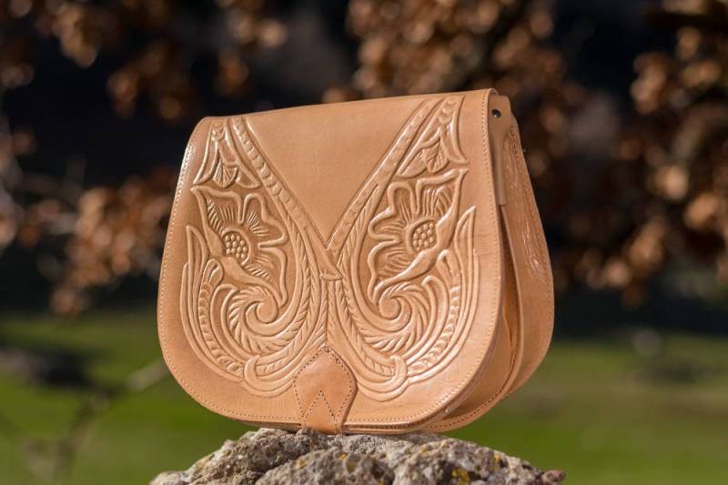 Gepunzte Ledertasche, Satteltaschen-Geldbörse Aus Leder in Natürlicher Farbe, Handgefertigt Griechenland - Kyania Gepunzte Ledertasche, Satteltaschen-Geldbörse Aus Leder in Natürlicher Farbe, Handgefertigt Griechenland - Kyania von KYANIAcreations