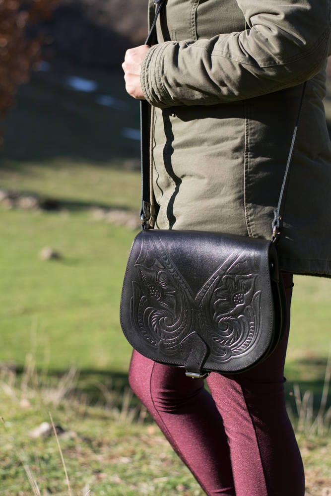 Punzierte Leder Geldbeutel, Umhängetasche, Punziert Umhängetasche - Kyania von KYANIAcreations