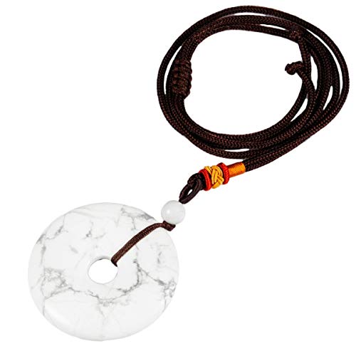KYEYGWO Friedensschnalle Anhänger Halskette Healing Chakra Kristall Glücksstein Anhänger zum Schutz mit Nylonseil Einstellbar 82-86 cm, Synthetischer weißer Howlith-Türkis von KYEYGWO