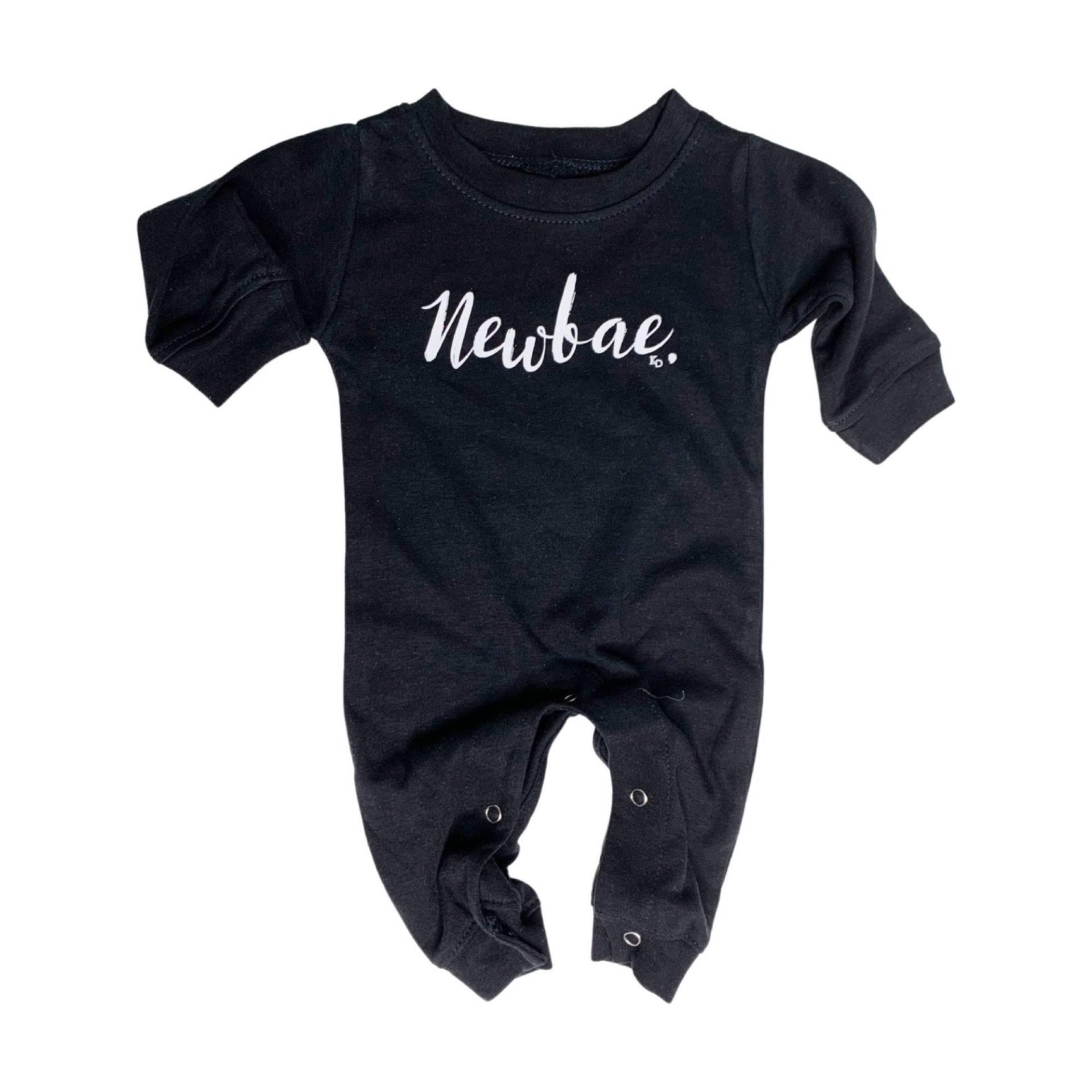 Neugeborenen | Geburtsanzeige Babykleidung Grafik Shirt Baby Ankunft Spitzname Bequem Und Weich Neues Neubae© von KaAnsDesigns