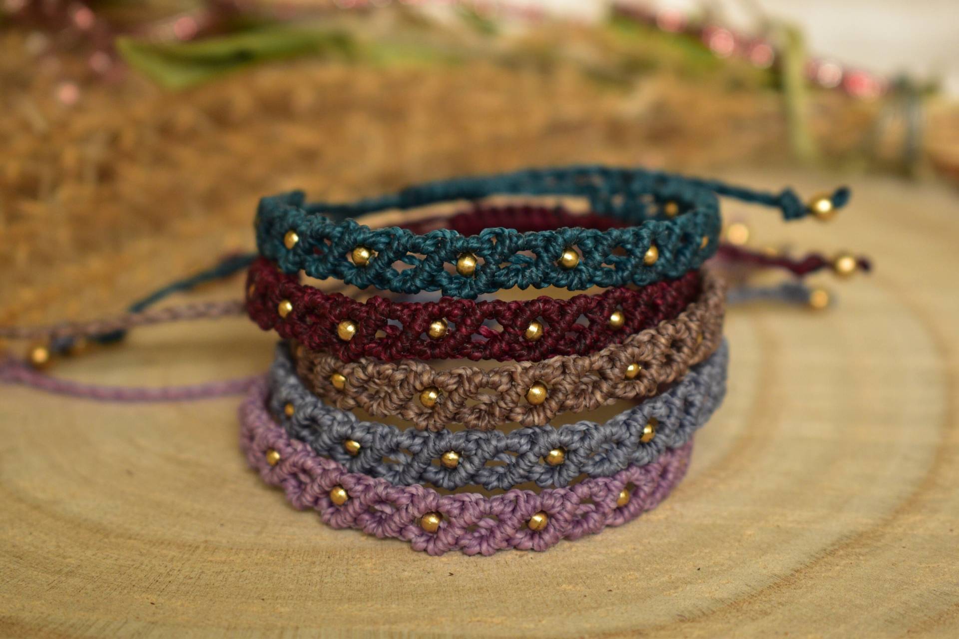 Makramee Armband Mit Messingperlen Verschiedene Farben Handgemacht Makramee Armband Mit Messingperlen Verschiedene Farben Handgemacht von KaHandmadeCreation