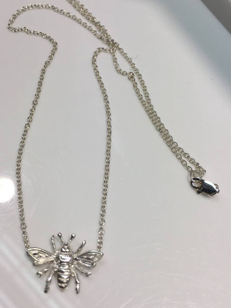 Biene in Sterling Silber An Einer 925 Silbernen Zopfkette, Biene, Natur, Bees, Busy As A von KaLaiWong