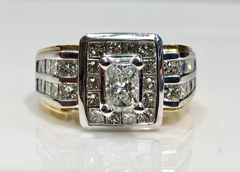 Diamant-Verlobungsring in Einem 14K Two Tone Gold Design von KaLaiWong