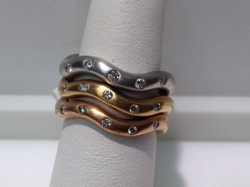 Handgemachter Stapelring Mit Diamanten in 14K Weiß-, Gelb - Und Roségold von KaLaiWong