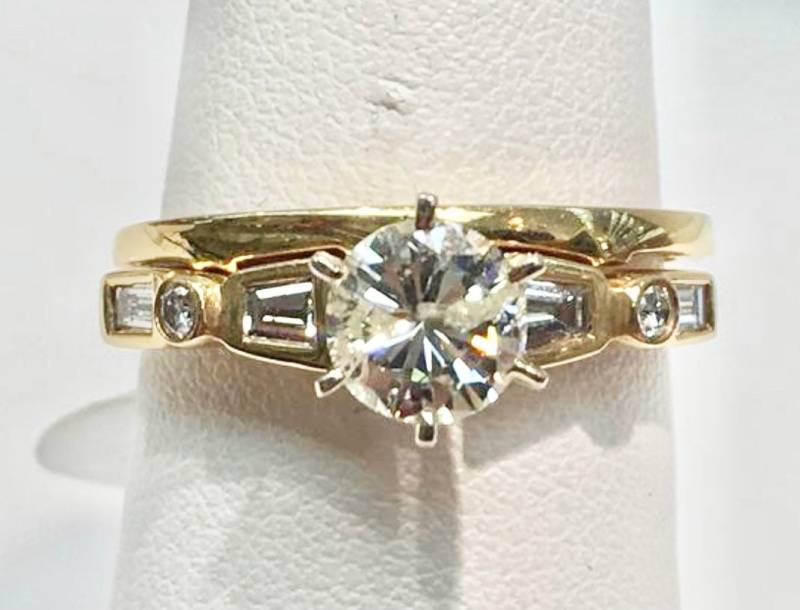 Handgefertigter Vintage Diamant Verlobungsring in 14K Gelbgold, Mit Custom Fit Band von KaLaiWong