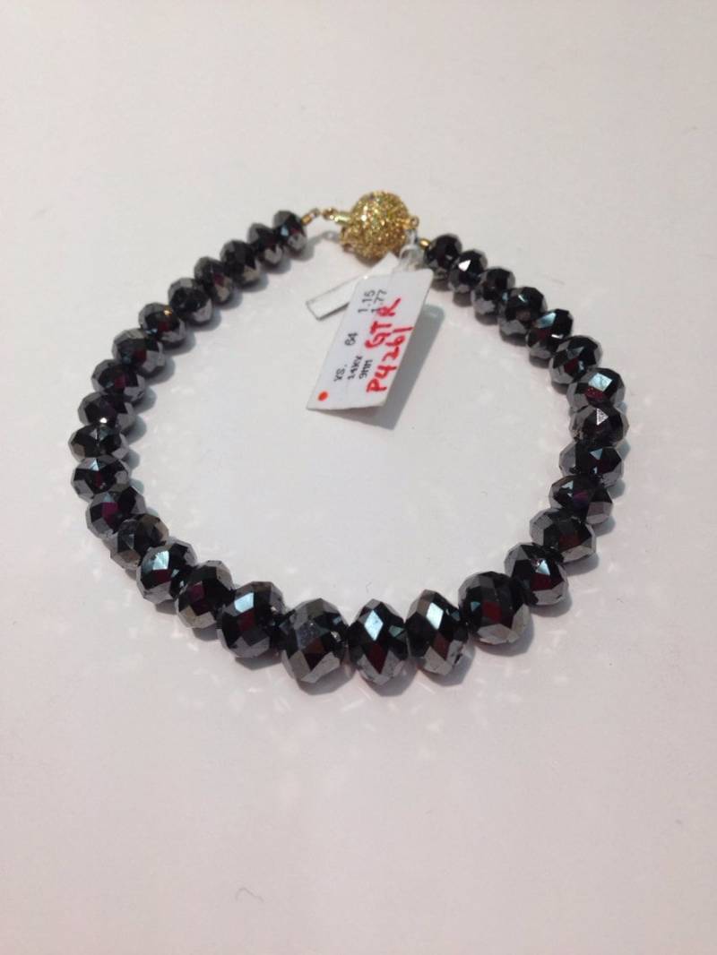 Handgemachtes Black Diamond Briolette Armband Mit Goldenem Saphir Verschluss in 14K Gelb Gold, Armband, Diamonds, Diamonds von KaLaiWong