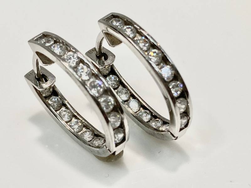 Kleine Creolen in Silber Mit Brilliant Cut Zirkonia, Channel Set Silber, Cz Aus Ohrringe Und von KaLaiWong