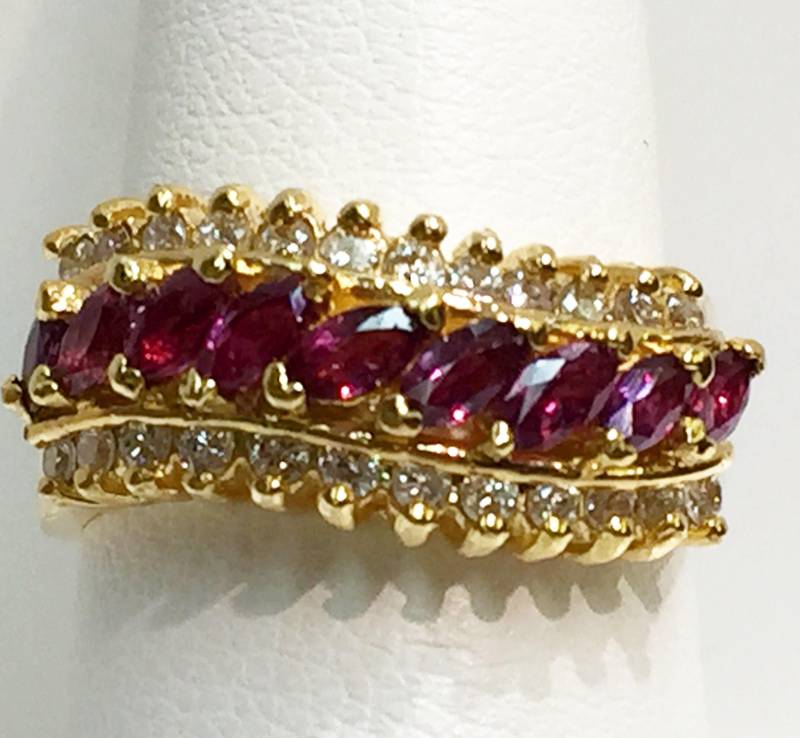 Rubin Und Diamant Ring Aus 14K Gold, Marquise Mit Diamantring Im Brillantschliff von KaLaiWong