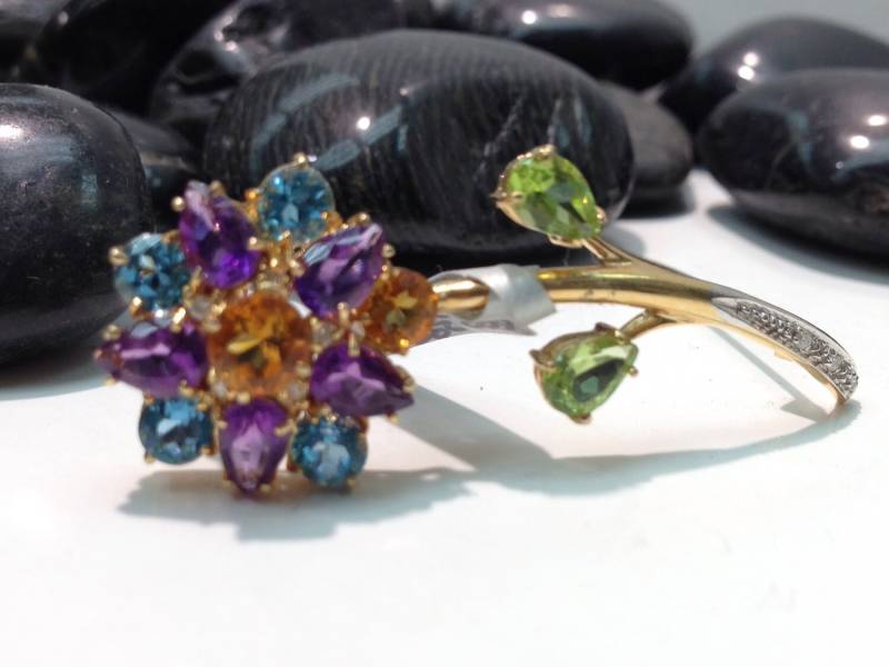 Vintage Blume Diamant Und Halb Edelstein Pin in 14K Gold, Pin, Floral Gold von KaLaiWong