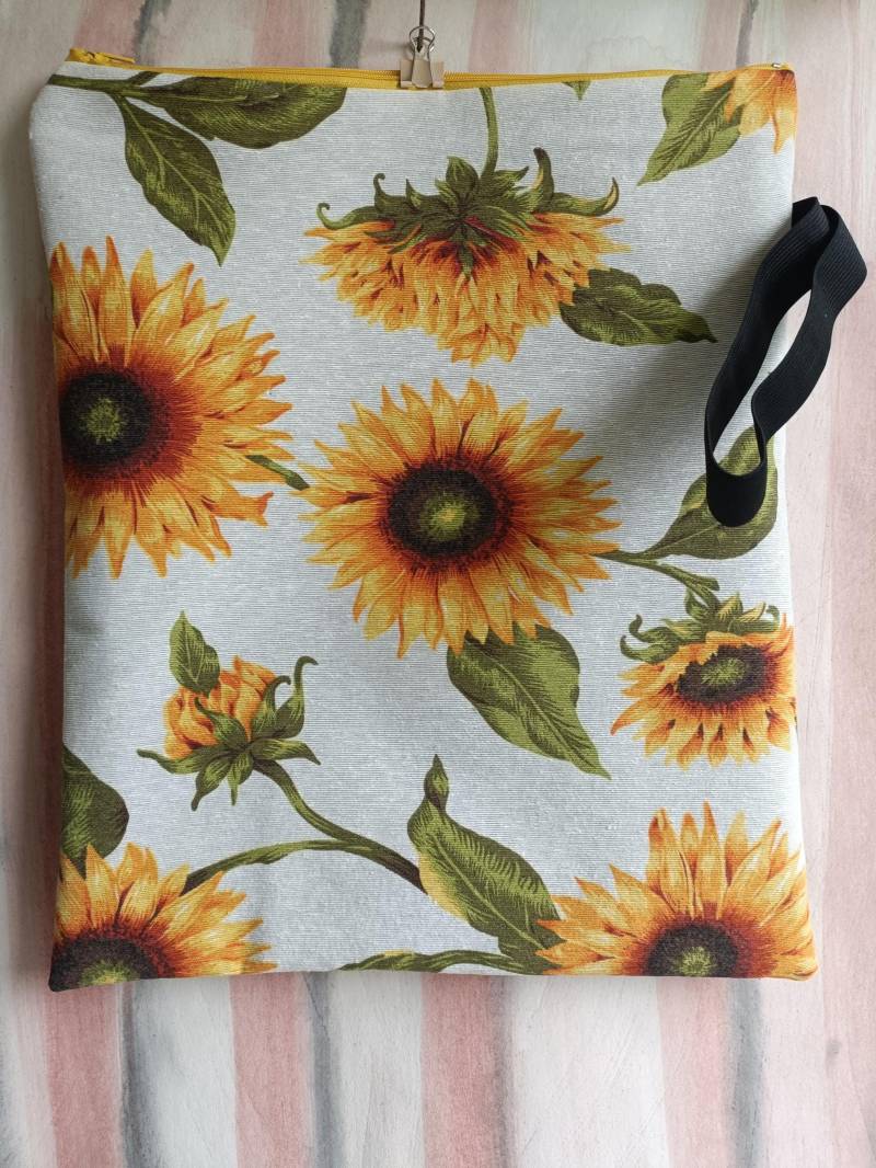 Sonnenblumen -L - Nasstasche, Wetbag, Wasserabweisend, Sportbeutel, Kita, Windeltasche, Blumen Unikat Sonnenblumen -L - Nasstasche, Wetbag, Wasserabweisend, Sportbeutel, Kita, Windeltasche, Blumen Unikat von KaLeLeFaktur