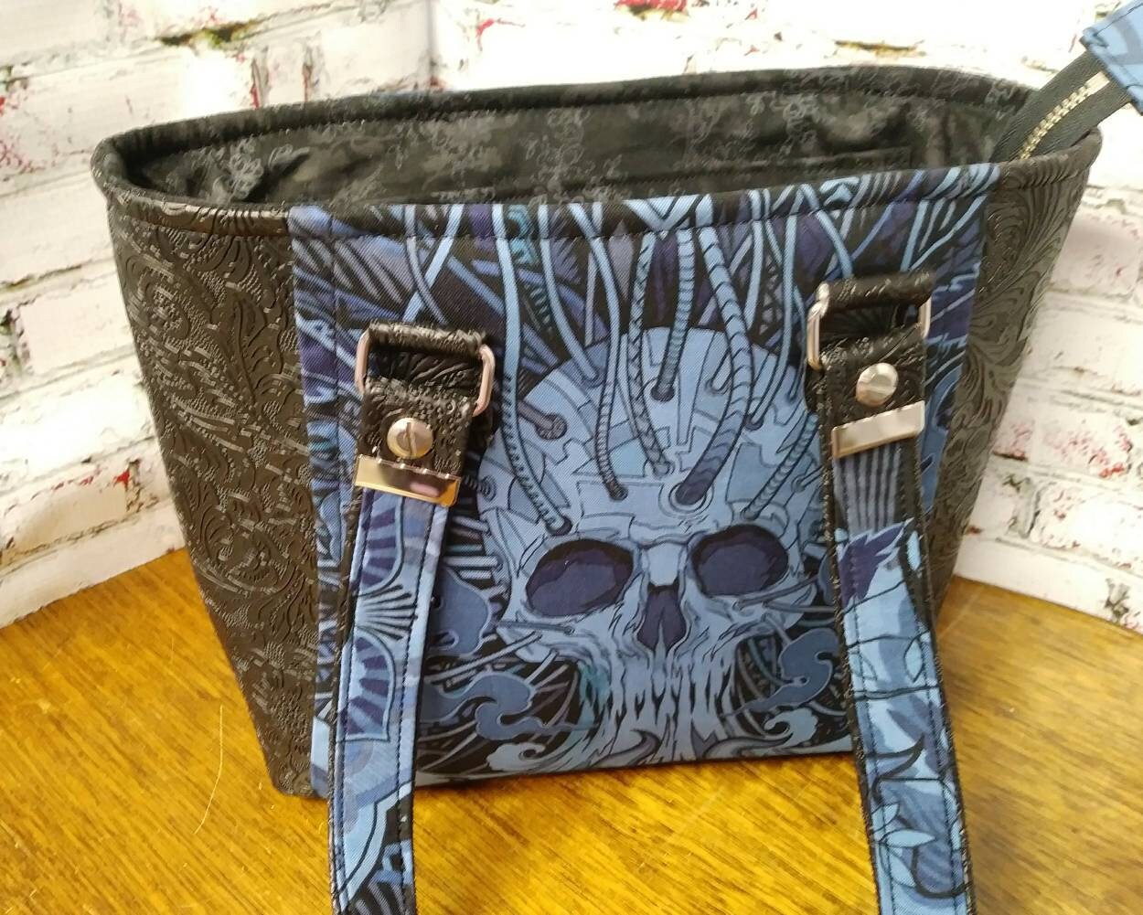Blau Chill Blue & Schwarz Stoff Und Vinyl Handtasche/Geldbörse Blau Chill Blue & Schwarz Stoff Und Vinyl Handtasche/Geldbörse von KaMariDesigns