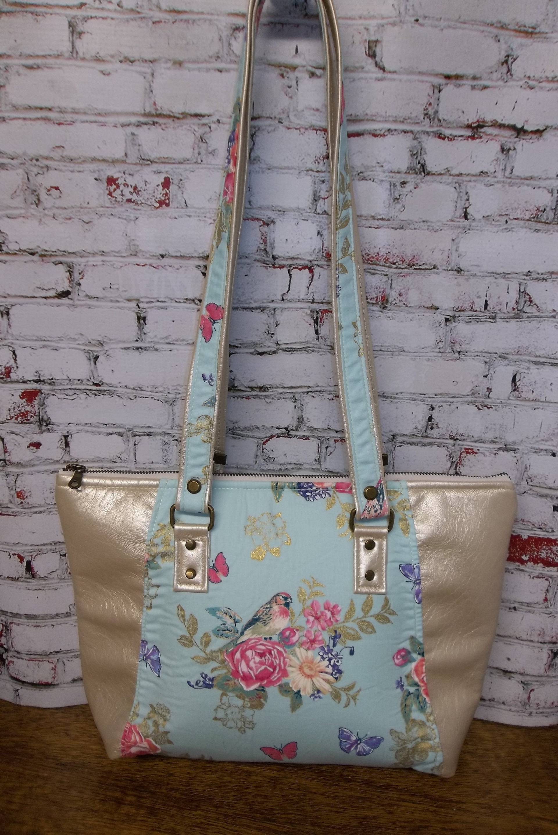 Blaue Blumen Und Tan Vinyl Handtasche/Tote Bag/Portemonnaie Blaue Blumen Und Tan Vinyl Handtasche/Tote Bag/Portemonnaie von KaMariDesigns