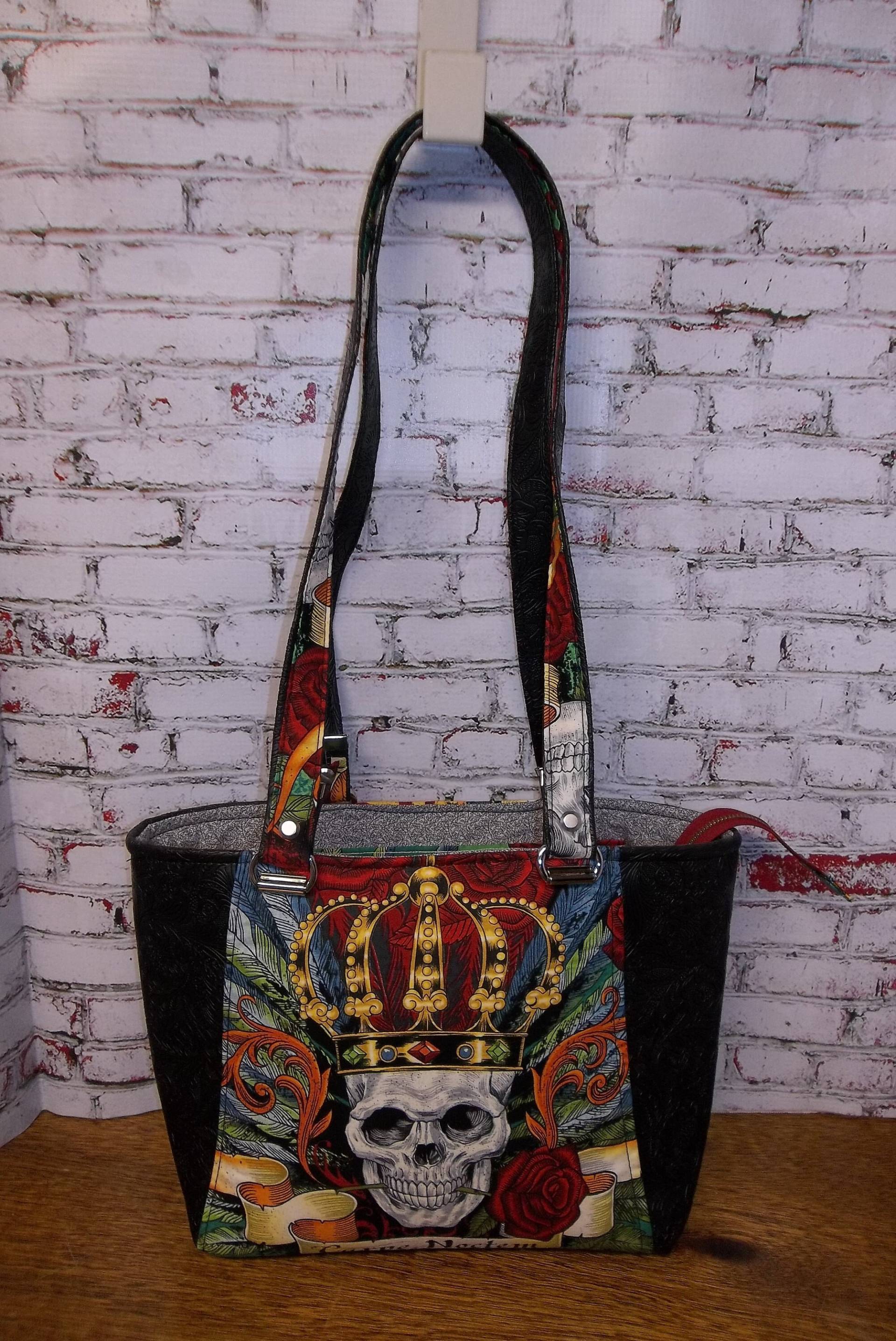 Handgemachte Tasche/Geldbörse/Tote/Totenkopf "Rosen" Handgemachte Tasche/Geldbörse/Tote/Totenkopf "Rosen" von KaMariDesigns