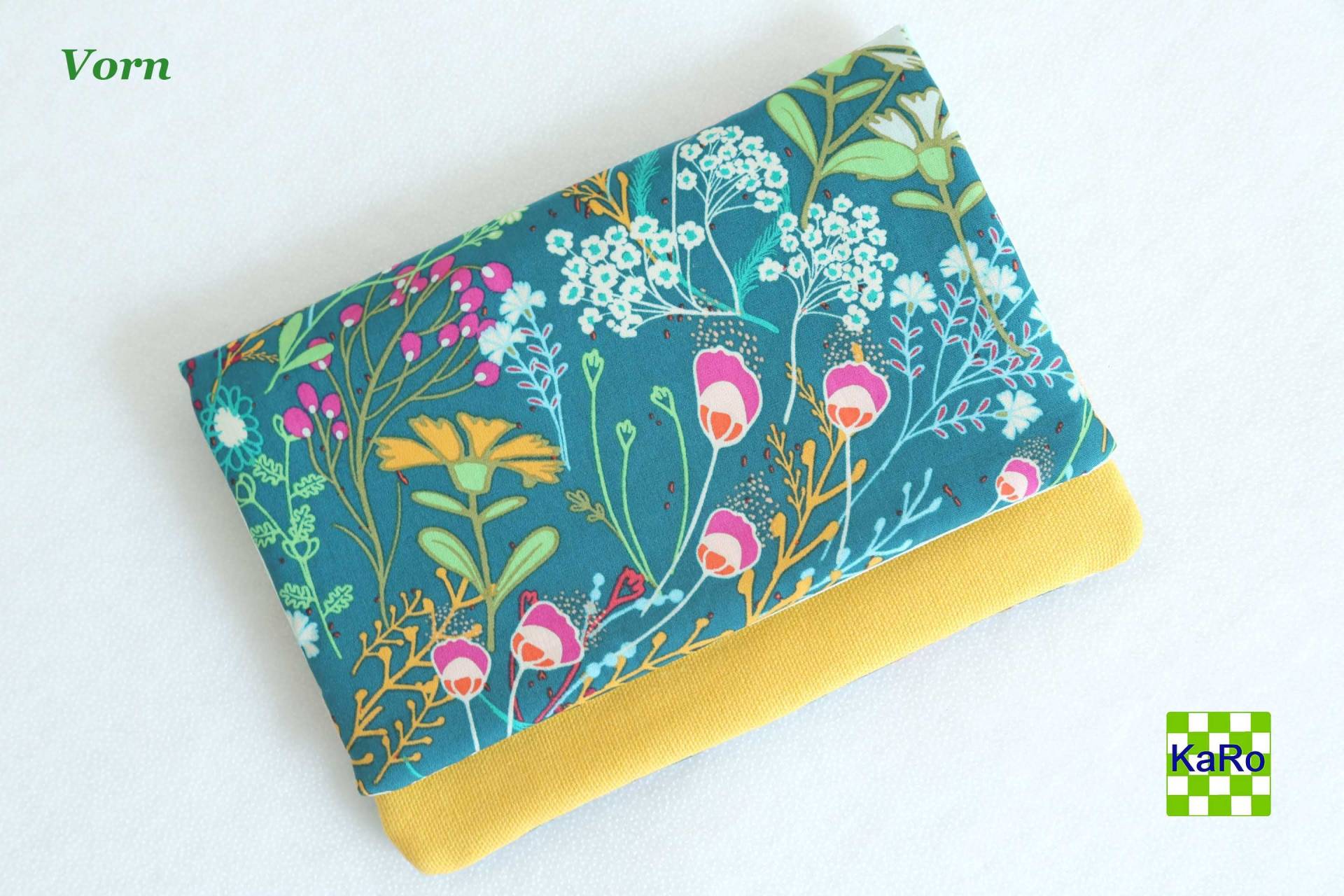 Mutterpasshülle Auch Mit 2 Fächer Personalisiert, Mutter Kind Pass, Mutterpass Hülle, Schutzhülle Mutterpass, Stoff Blumenwiese Grün Gelb von KaRoVonKathrin