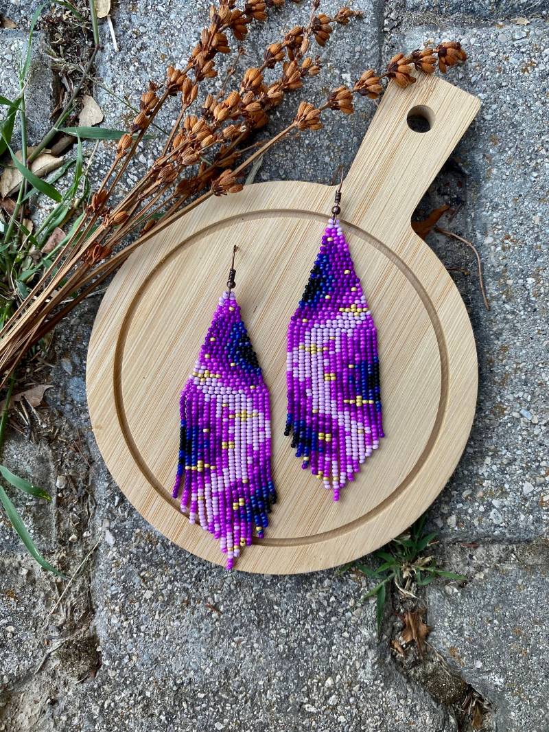Amethyst Inspirierte Ohrringe, Perlen Boho Fransen Lila Violet Baumeln Ohrringe von KaZeBeadJewelry