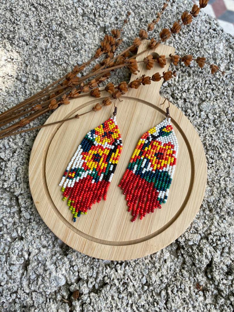 Orange Blumen Perlen Ohrringe, Florale Fransen Natürliche Lange Saatperlen Statement Boho Ohrringe von KaZeBeadJewelry