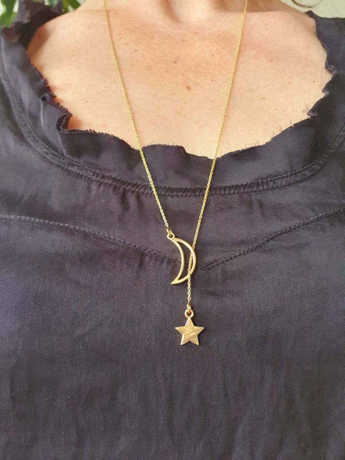 Mond & Stern Lariat Halskette/Messing Minimalistisch Zeitgenössisch Modern Schick Hübsch Boho Mond & Stern Lariat Halskette/Messing Minimalistisch Zeitgenössisch Modern Schick Hübsch Boho von KaaliBoutiqueLtd