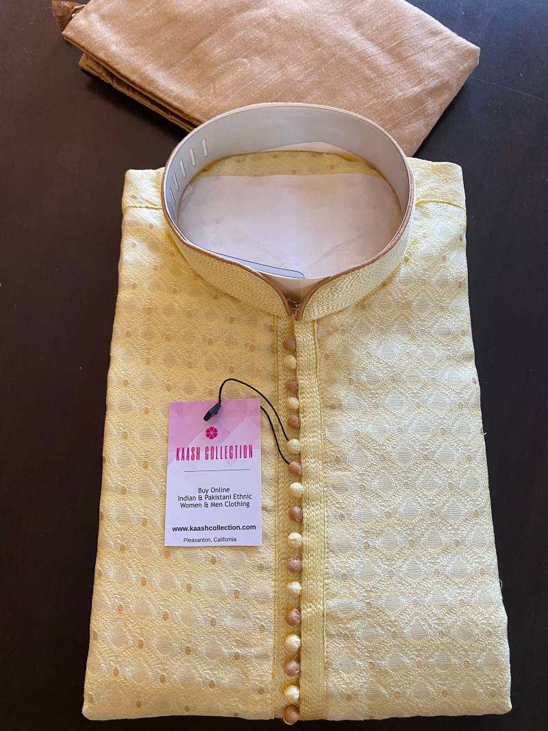Designer Gelb Soft Silk Kurta Mit Stickerei & Zari-Arbeit | Geringes Gewicht Weiche Seide Futter Hochzeitskleidung Kaash Kollektion von KaashCollection