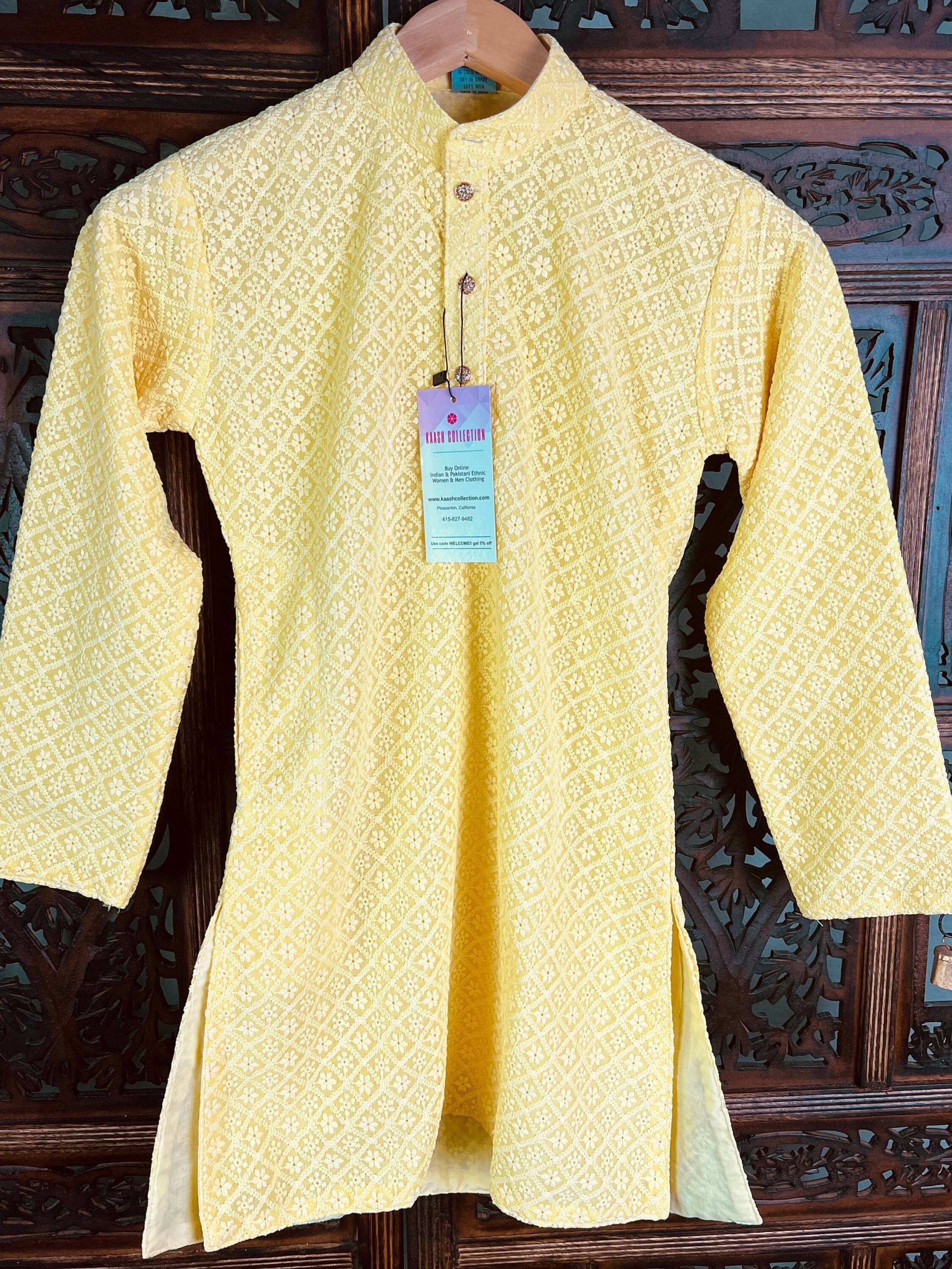 Gelber Kurta Pyjama Für Jungen Aus Georgette-Material Mit Lucknowi Chikankari Work | Kurtas Kaash Kollektion von KaashCollection