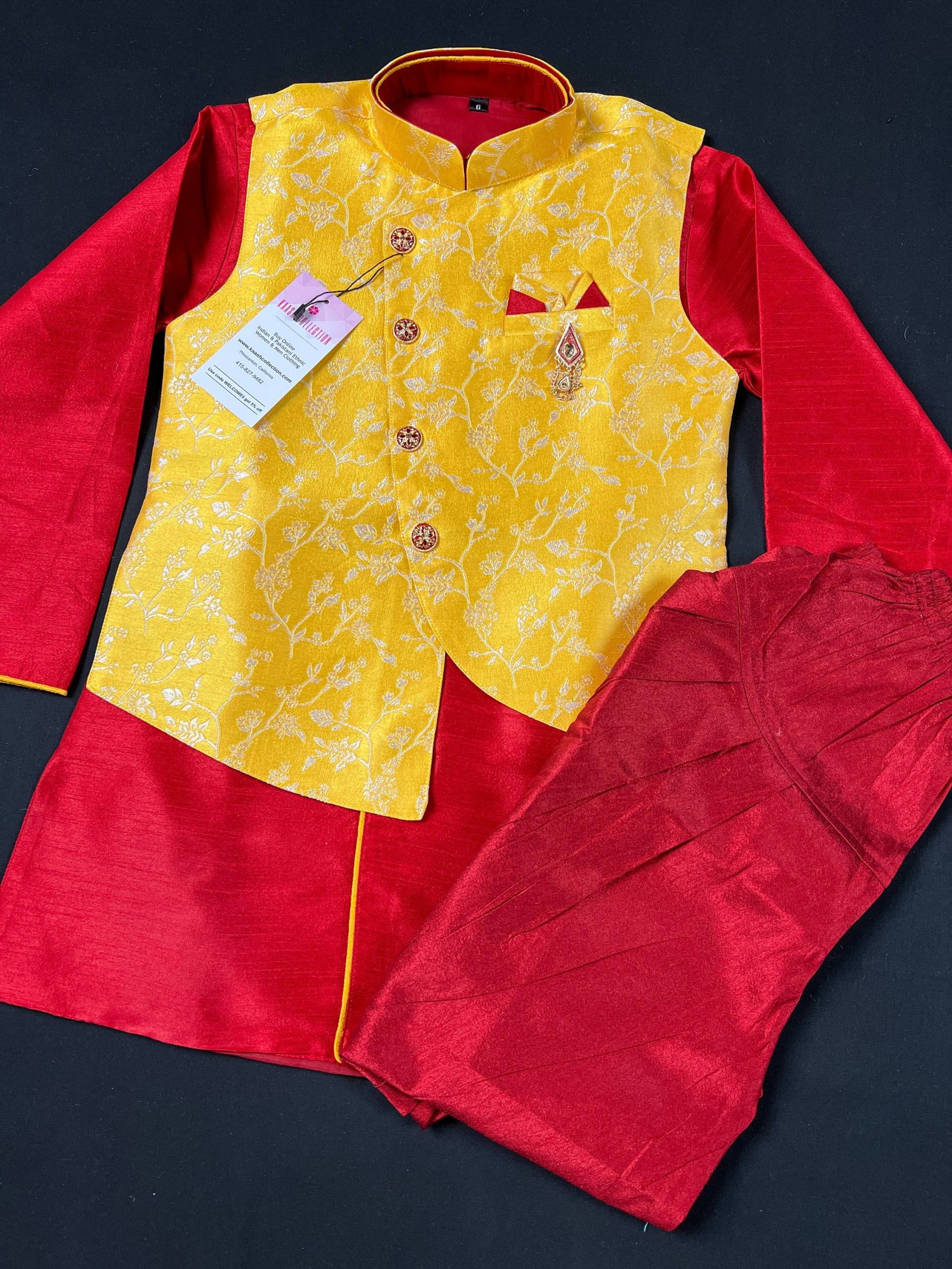 Gelber Und Roter Jungs 3stk Kurta Pyjama Mit Jacke in Blumenmuster | Kinder Tragen Jungen Ethno Kleidung Kaash Kollektion von KaashCollection