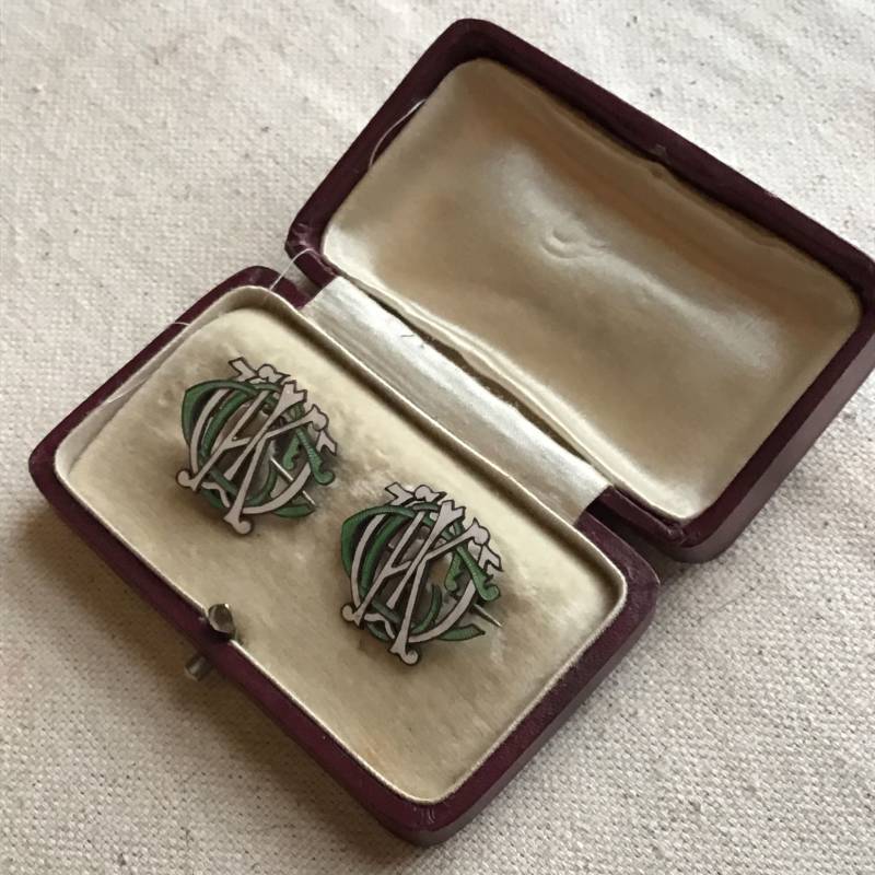 Antikes Emaille Manschettenknöpfe/Pin Set, Eventuell Schlüssel West Golf Club, 1920Er Jahre, Grün/Weiß, K W G C, Verschnörgelt Monogramm von KabiBooks