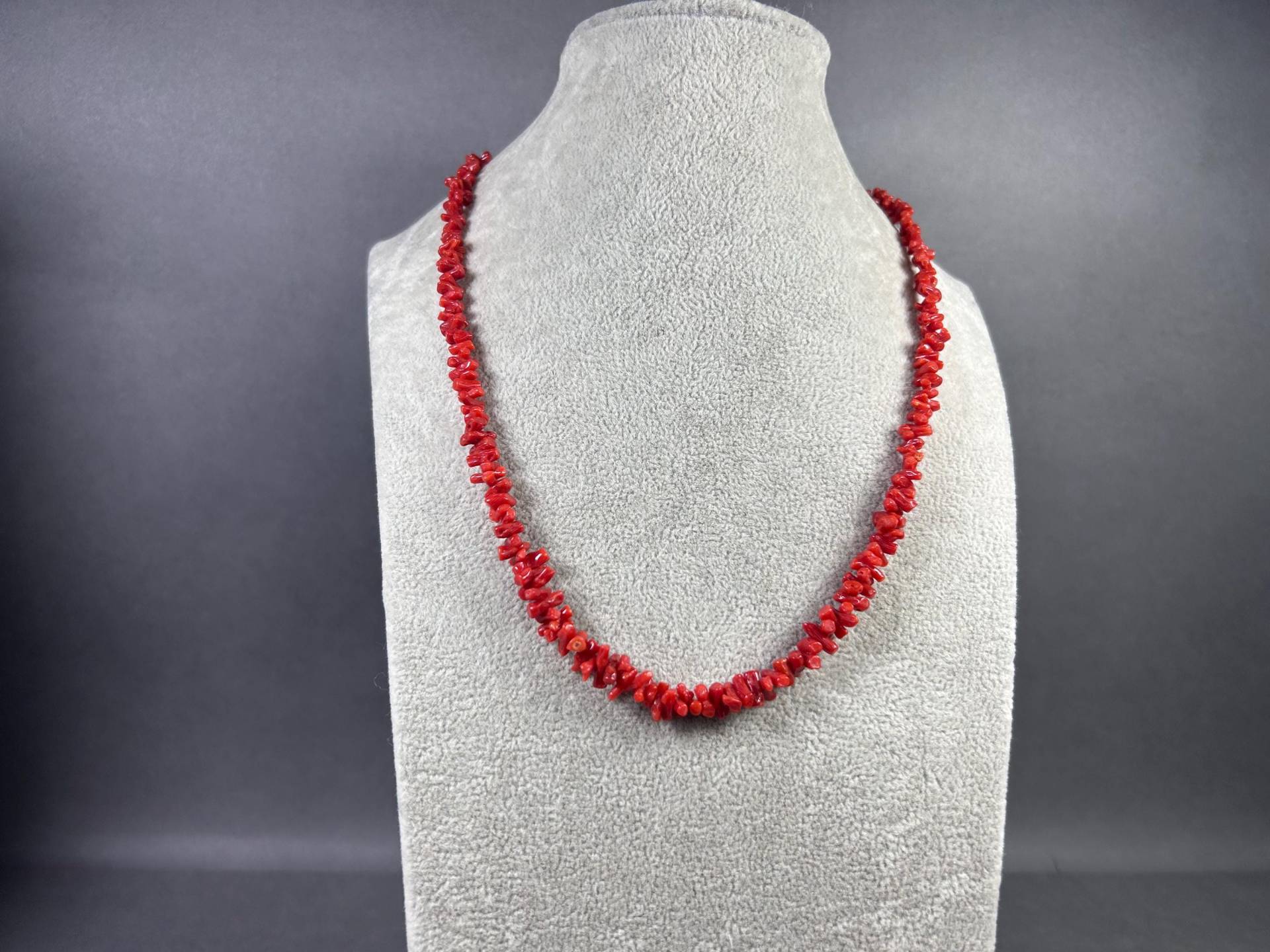 Echte Korallenhalskette Aus Natürlichen Roten Korallenzweigen - Astkoralle, Länge 48 cm von KabinettBerlin