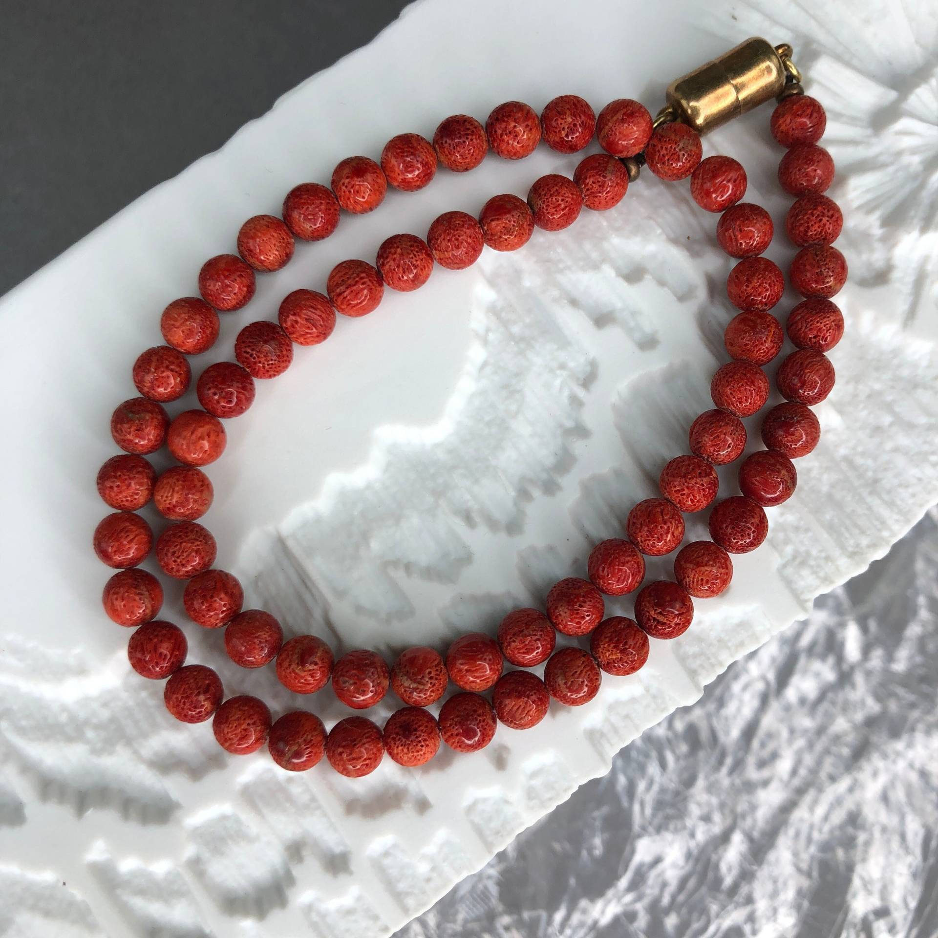 Langer Austria Schaumkorallen Halskette Mit Patent Magnetverschluss Silber 925 in Dunkelroter Farbe von KabinettBerlin