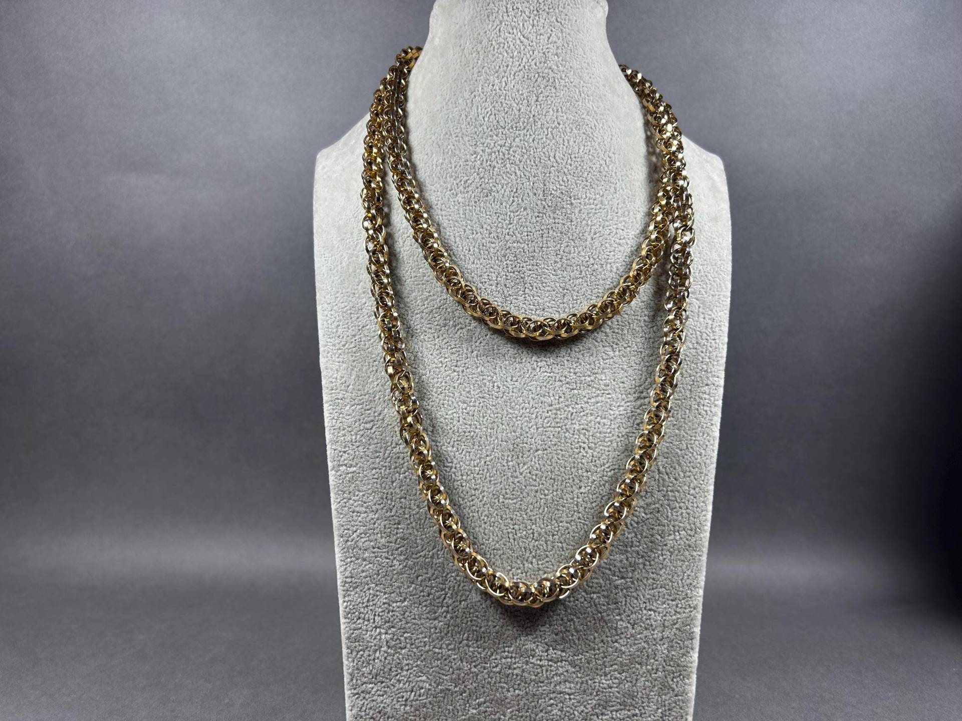 Lucien Picard Vintage Lange Statement Goldfarbene Kette von KabinettBerlin