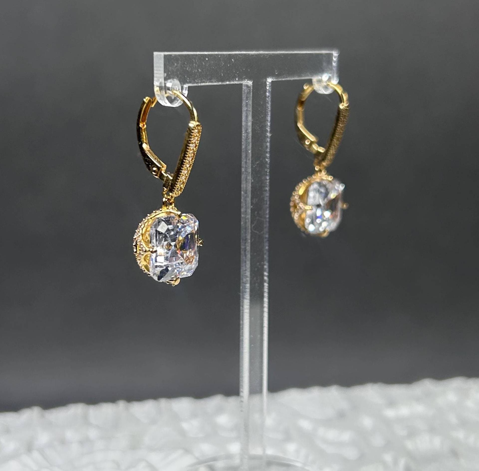 Ohrringe Mit Monogramm Vk Klaren Cubic Zirkonia Und Kleinen Kristallen von KabinettBerlin