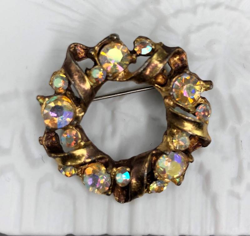 Vintage Art Déco Brosche Mit Facettierten Aurora Borealis Kristallen von KabinettBerlin