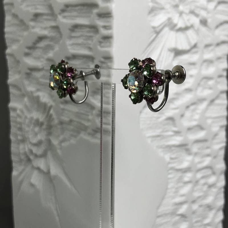 Vintage Art Déco Ohrclips Mit Facettierten Klaren Aurora Borealis Kristallen Vintage Art Déco Ohrclips Mit Facettierten Klaren Aurora Borealis Kristallen von KabinettBerlin