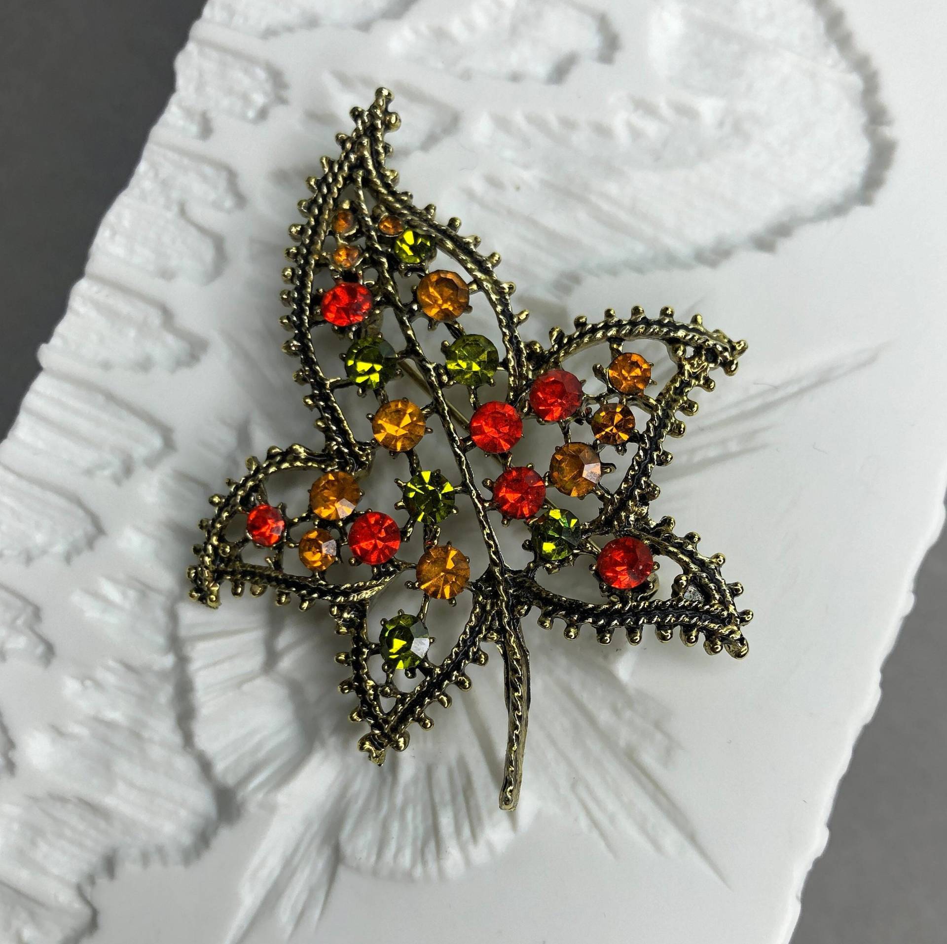 Vintage Brosche Efeublatt Ohne Marken von KabinettBerlin