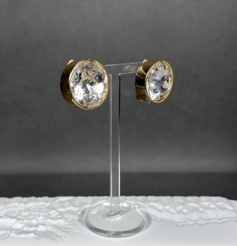 Vintage Ellen Designs Signiert Runde Ohrclips Mit Großen Klaren Cabochons Vintage Ellen Designs Signiert Runde Ohrclips Mit Großen Klaren Cabochons von KabinettBerlin