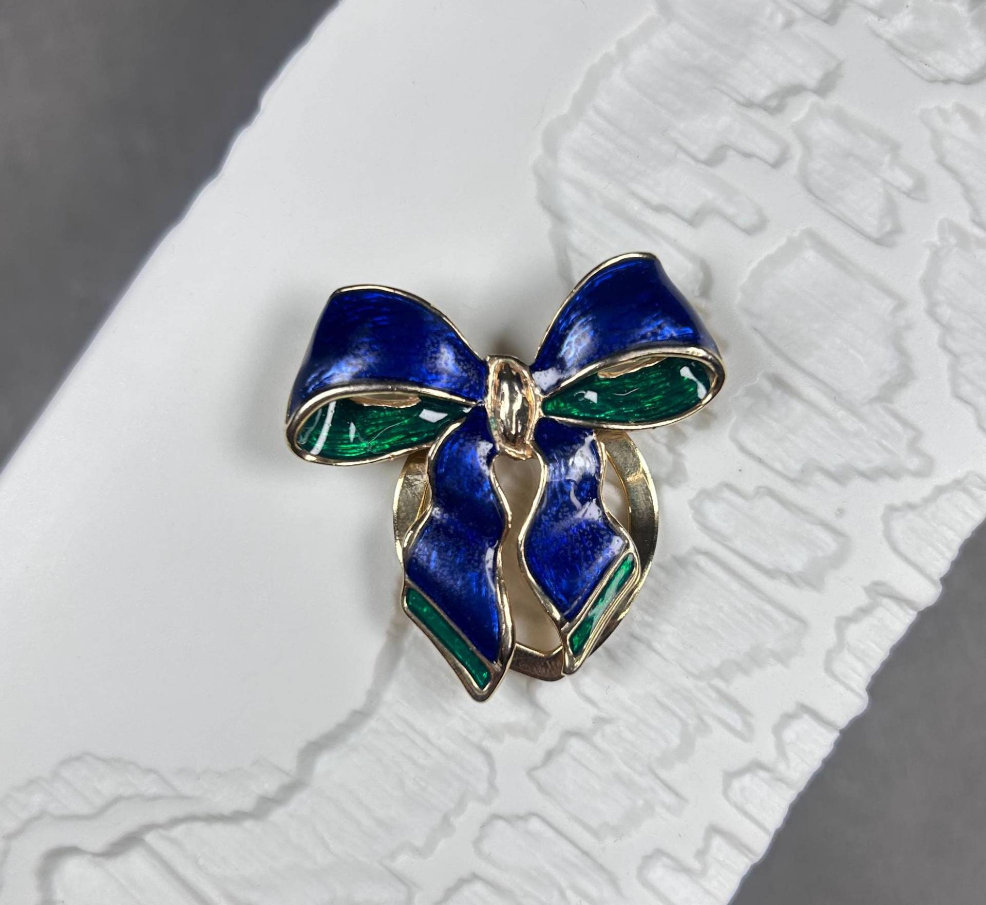 Vintage Emaille Brosche/Kleider- Und Schalklammer - Blau Grün Schleife von KabinettBerlin