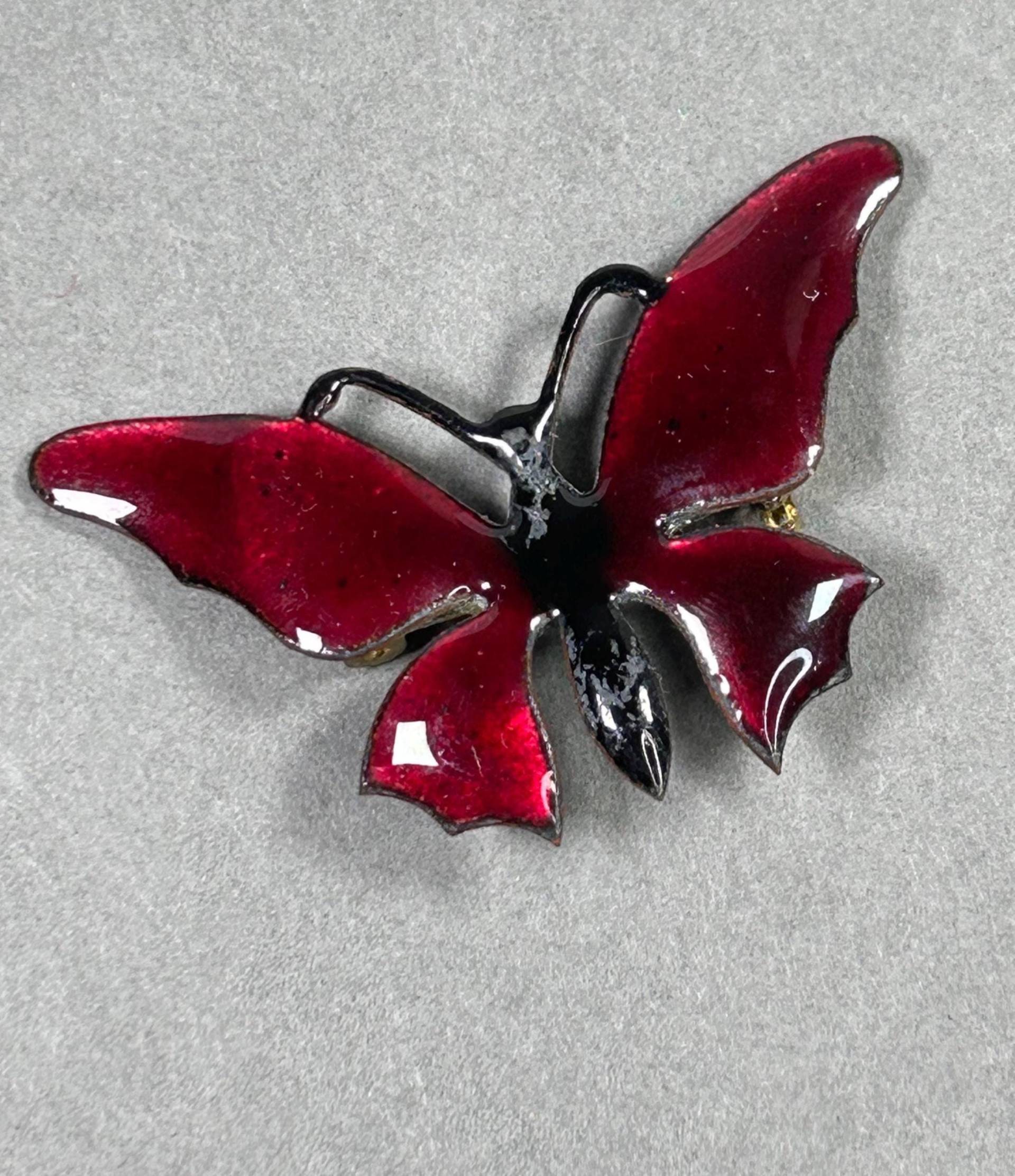 Vintage Emaille Brosche Rote Schmetterling von KabinettBerlin
