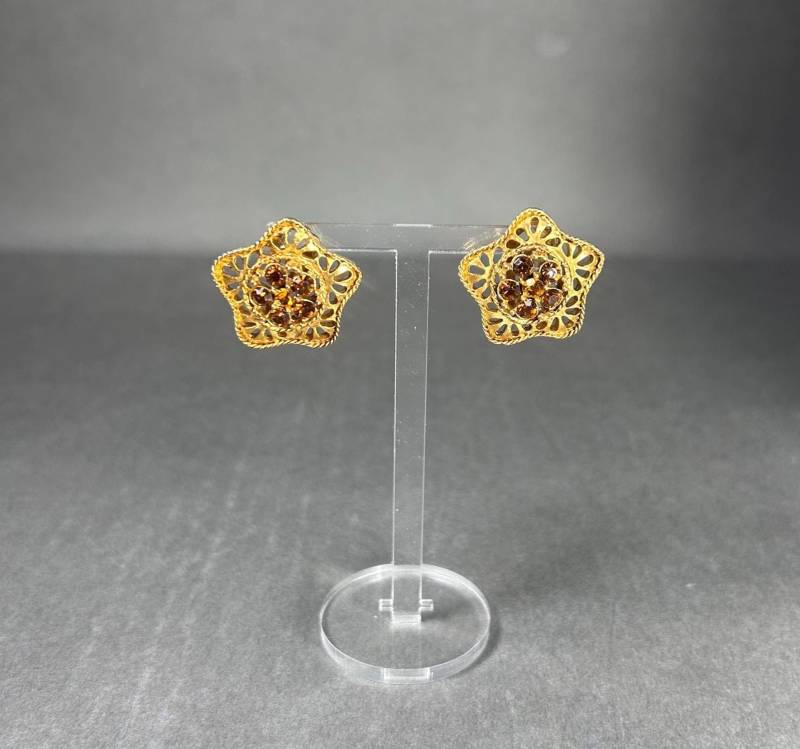Vintage Goldfarbene Runde Ohrclips Mit Topasglas Strasssteinen - Durchbrochene Sternchen von KabinettBerlin