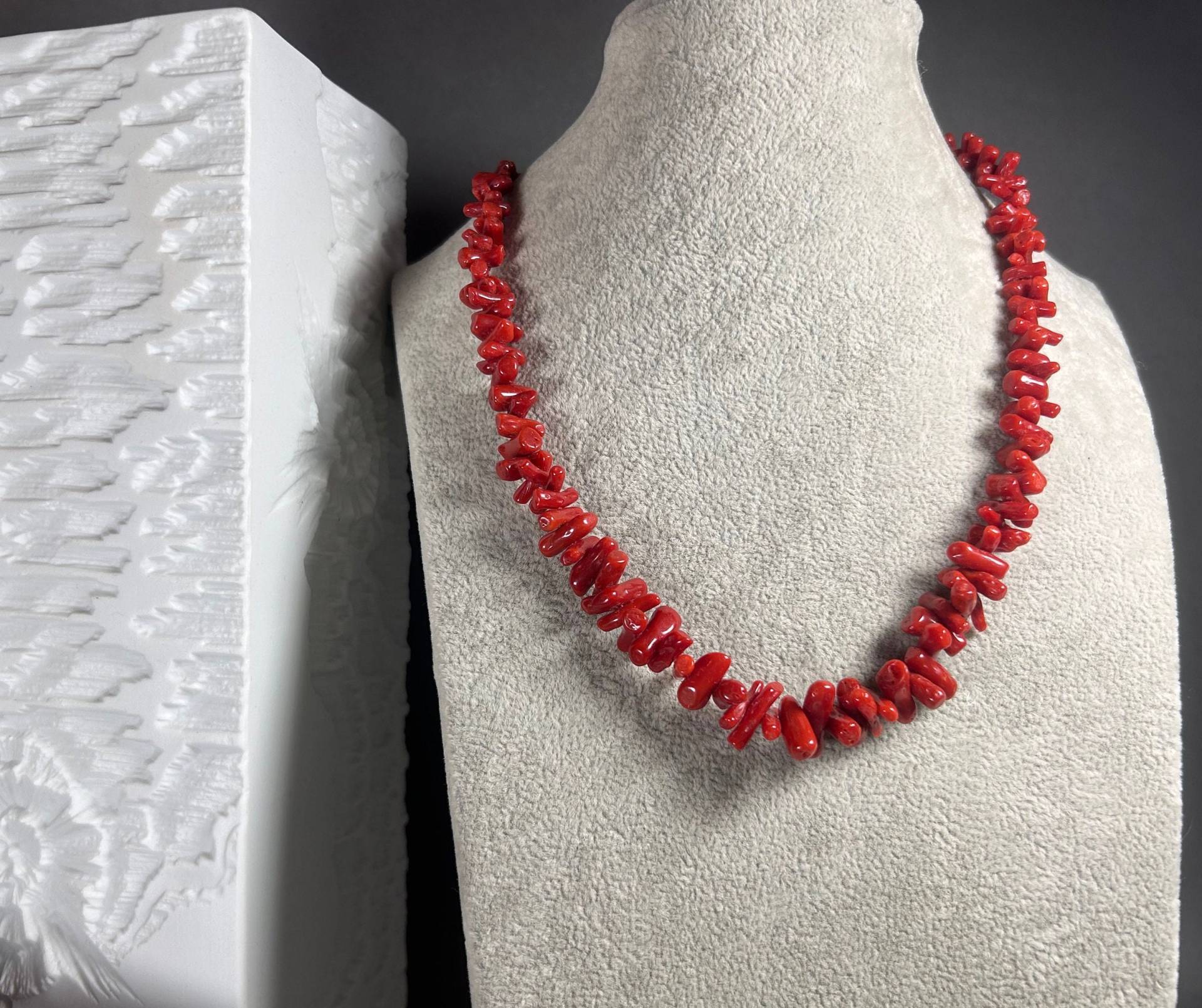 Vintage Halskette Aus Echten Zweigen Roter Koralle - Astkoralle, Länge 46 cm von KabinettBerlin