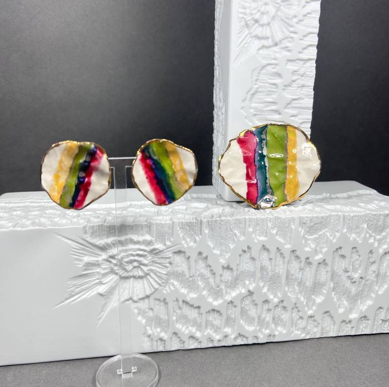 Vintage Handmade Set - Brosche Und Ohrstecker Regenbogen Mit Emaille Vintage Handmade Set - Brosche Und Ohrstecker Regenbogen Mit Emaille von KabinettBerlin
