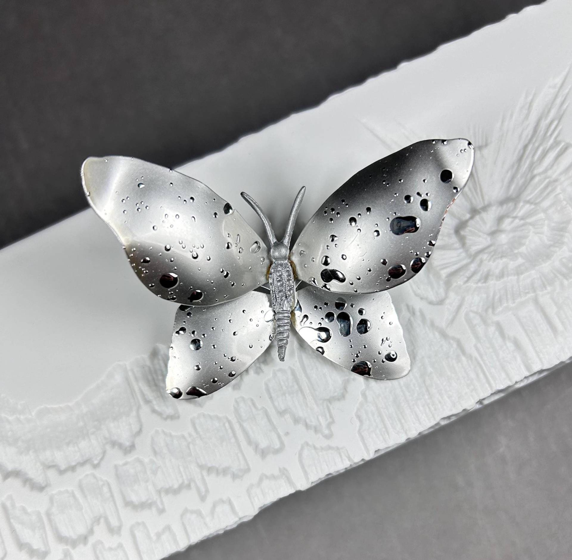 Vintage Leichte Brosche Silberner Schmetterling von KabinettBerlin